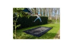 EXIT Dynamic Groundlevel 244x427 Zwart Met Freezone Veiligheidstegels 26 EXIT Dynamic Groundlevel 244x427 Zwart Met Freezone Veiligheidstegels -Buitenspeelgoed Winkel exit dynamic groundlevel trampoline 244x427cm met freezone veiligheidstegels zwart 2