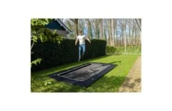 EXIT Dynamic Groundlevel 244x427 Zwart Met Freezone Veiligheidstegels 25 EXIT Dynamic Groundlevel 244x427 Zwart Met Freezone Veiligheidstegels -Buitenspeelgoed Winkel exit dynamic groundlevel trampoline 244x427cm met freezone veiligheidstegels zwart 3