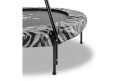 EXIT Tiggy Junior Met Beugel 140 Zwart-Grijs -Buitenspeelgoed Winkel exit tiggy junior trampoline met beugel o140cm zwart grijs 2